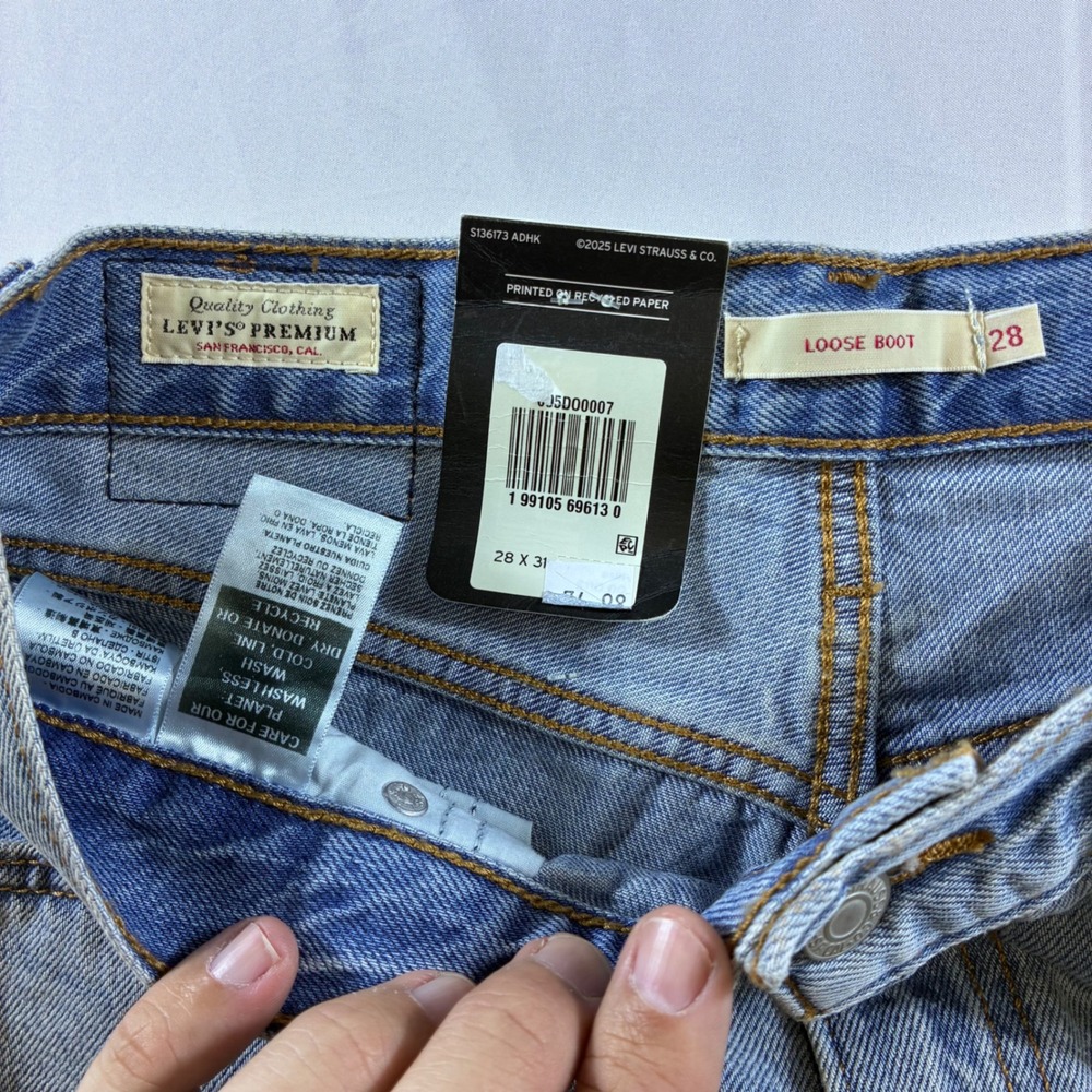 Levis Premium Loose Boot Jeans Light Wash Mid Rise Wide Leg 28x31 NEW - Picture 4 of 9